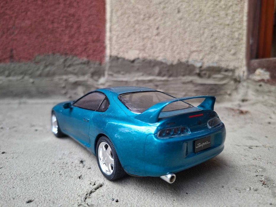 Toyota Supra GT 1:24 Tamiya model
