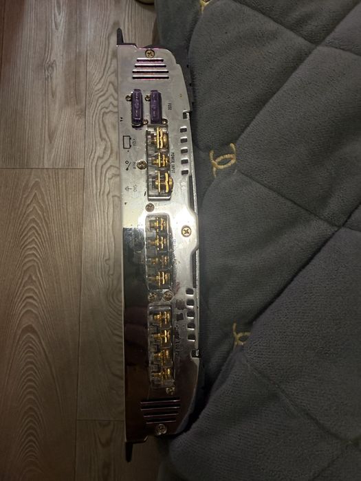 Продам автоусилитель звука