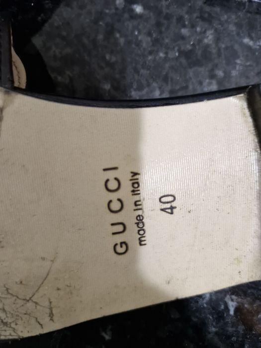 Sandálias rasas marca Gucci