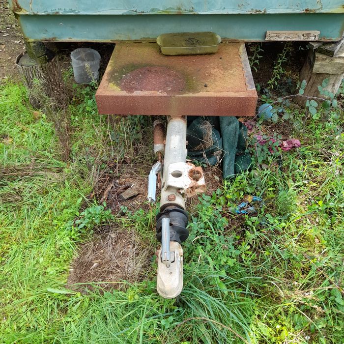 Contentor fixo em atrelado de 2 eixos