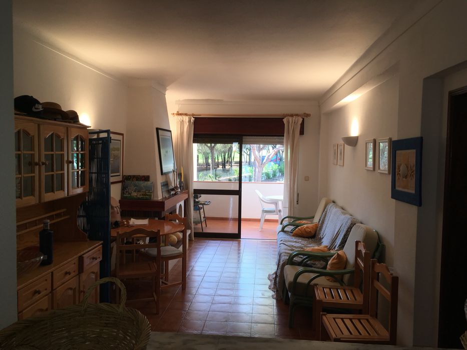Arrenda, Algarve, Albufeira, em frente ao Pine Cliff