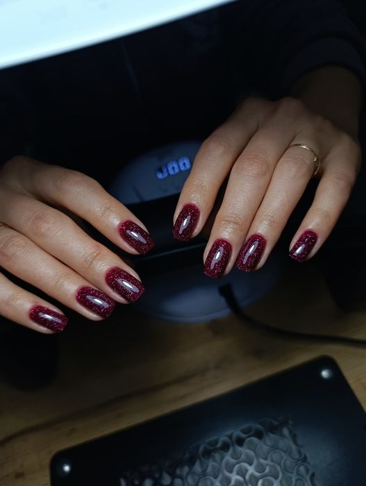 "Вишуканий манікюр та педикюр від професіонала"