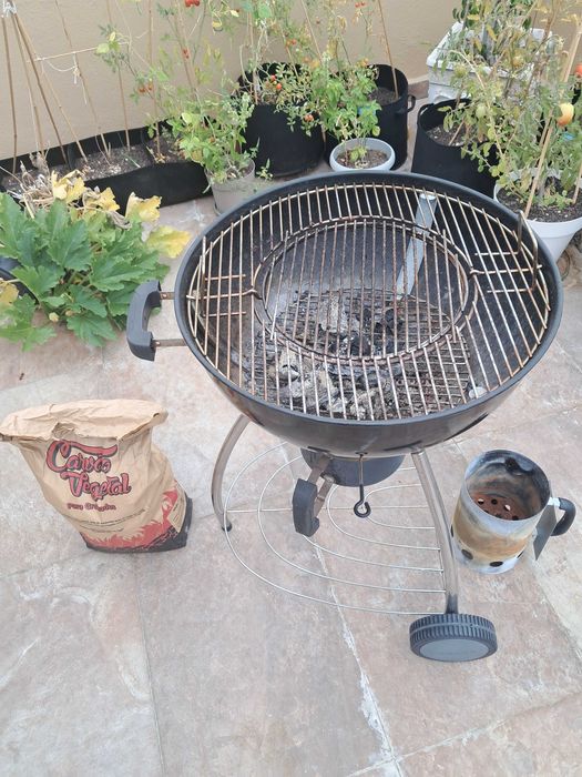 Barbecue and accessories
