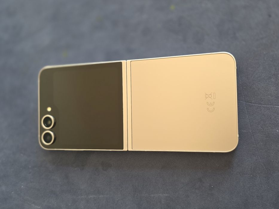 Samsung Galaxy Z Flip6 512GB Silver Shadow – Impecável