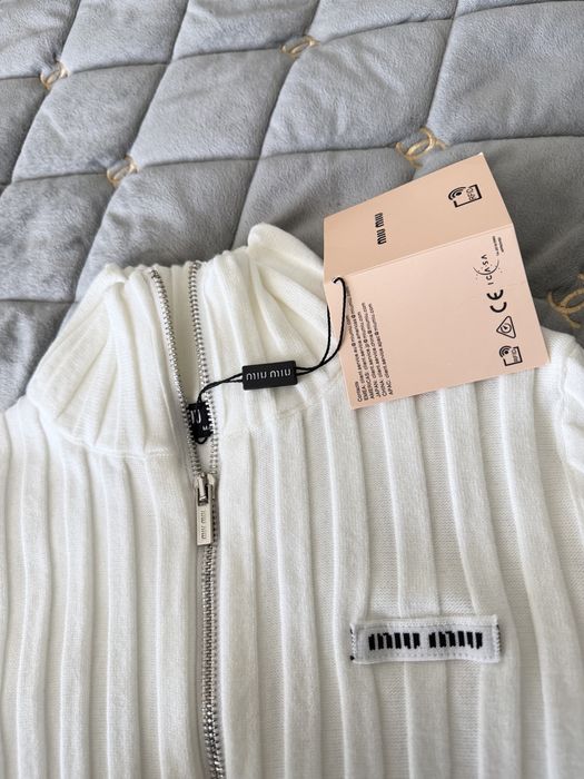 Біла кофта коротка кофтинка топ miu miu