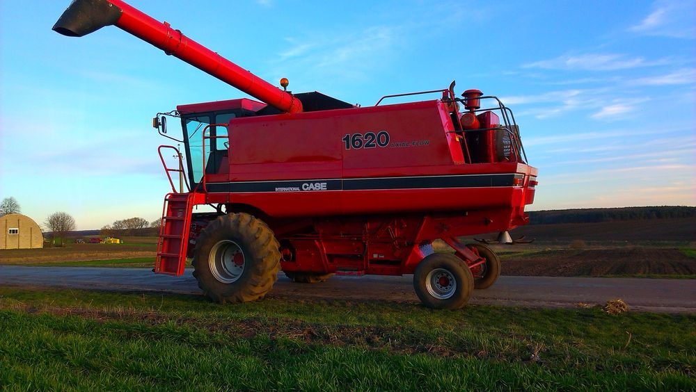 Комбайн зернозбиральний Case 1620