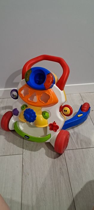 Pchacz, chodzik Chicco