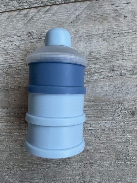 Podróżny pojemnik na mleko