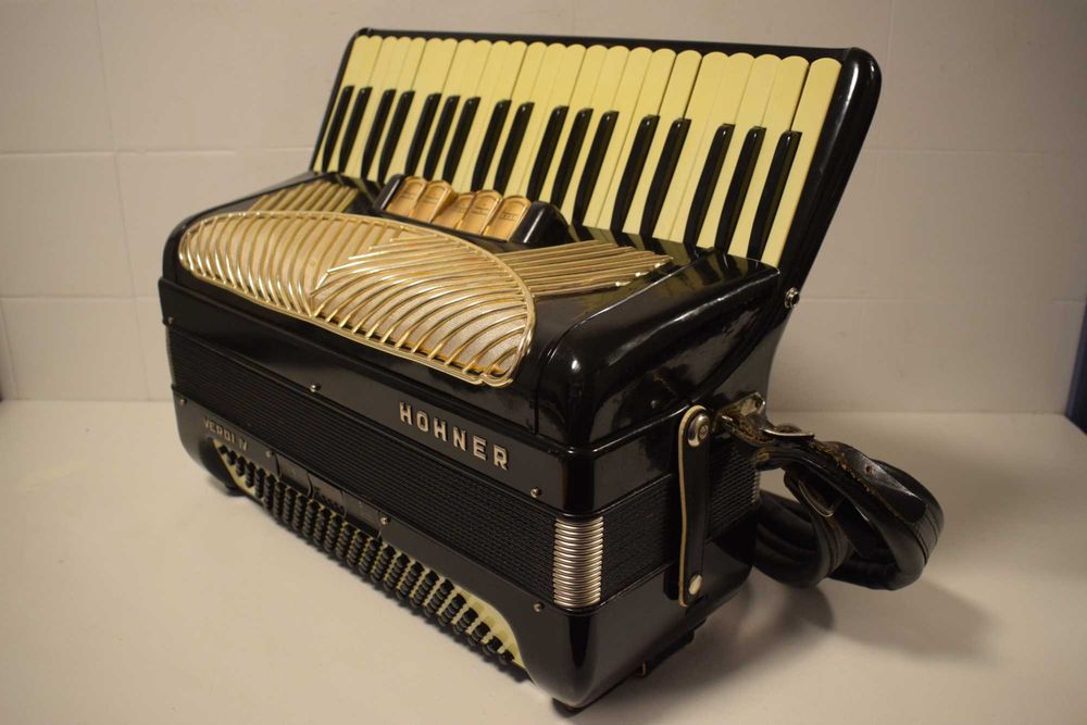 HOHNER Verdi IV 4-Voice Accordion, No. 26564354278777345121