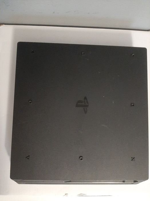 Sprzedam PS4 Pro 1TB z oryginalnym pudełkiem + możliwe akcesoria