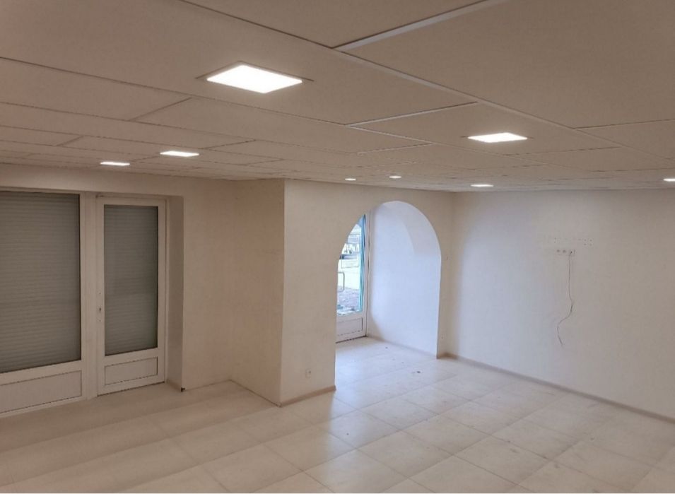 Аренда.Центр міста. Під магазин, салон.Тільки під комерцію.