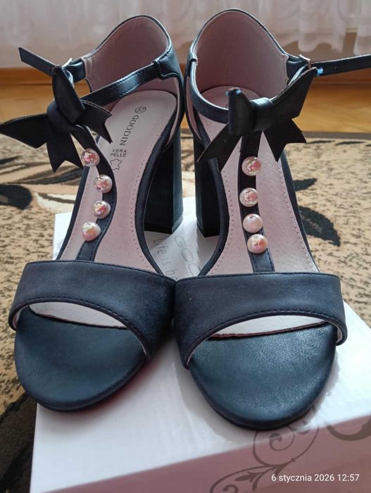 Sandały na obcasie roz. 37 kolor navy blue