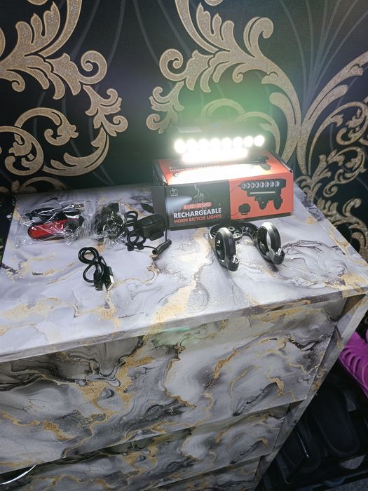 Велофонарь  восемь светодиодов  + фонарь задний , заряжается через  USB