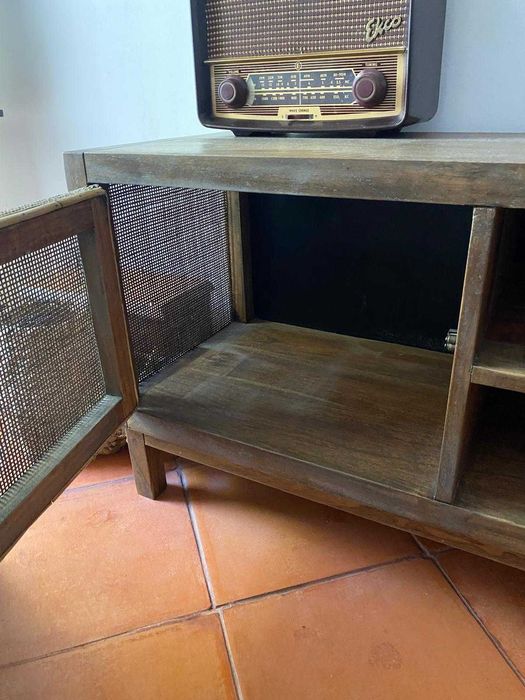 Móvel TV | Madeira escura | AREA | 150x40x56cm