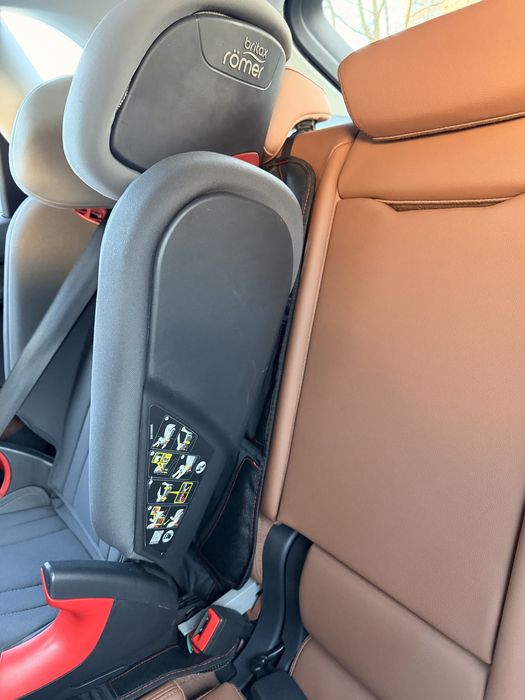 Дитяче автокрісло Britax Römer KIDFIX, група 2–3 (15–35 кг)