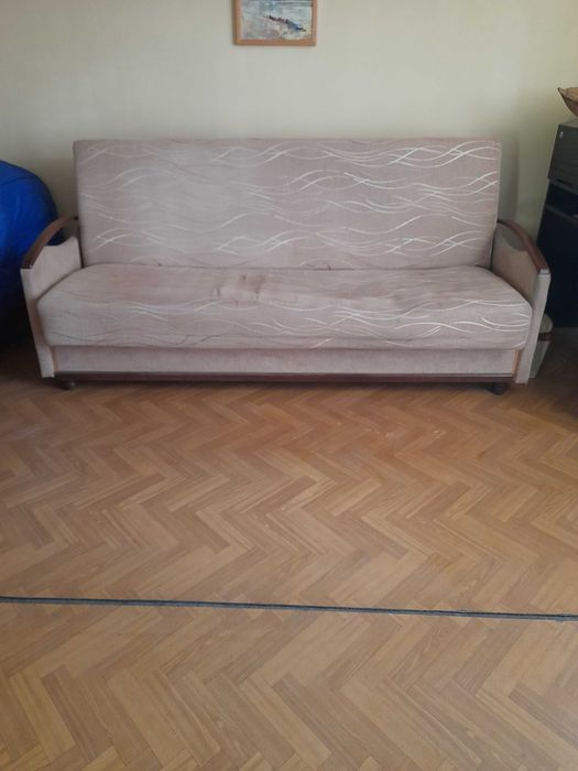 Używana wersalka w niezłym stanie oddam za darmo !