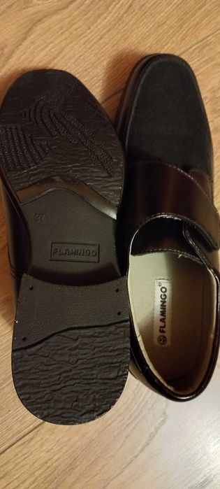 Туфлі  для дівчинки шкіра  р.37-38 нові Flamingo