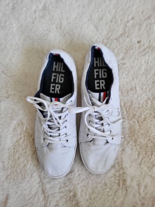 Białe tenisówki Tommy Hilfiger EU44 UK10