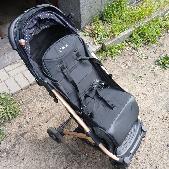 Wózek spacerowy momi