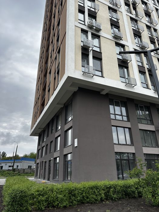 Оренда фасадного приміщення ЖК Madison Gardens висота стель 5 м