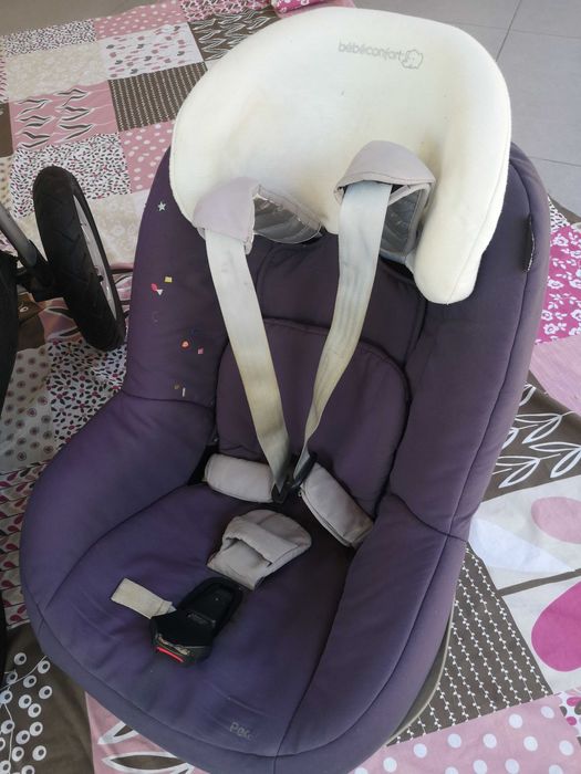 Conjunto Bebé Conforto Maxi Cosi  base Family Fix. Cadeira Auto-Pebble