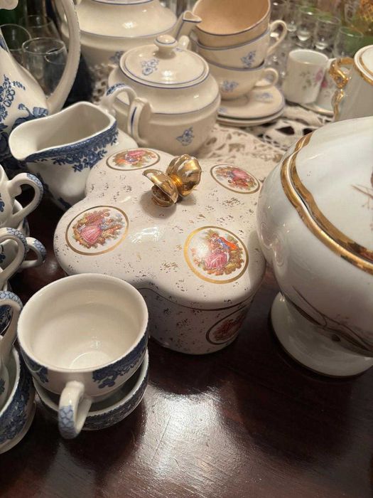 diversos tipos de Louça