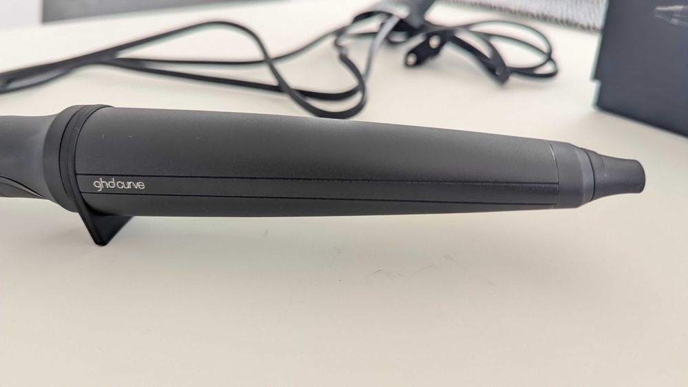 Modelador com barril cónico para criar ondas surferas