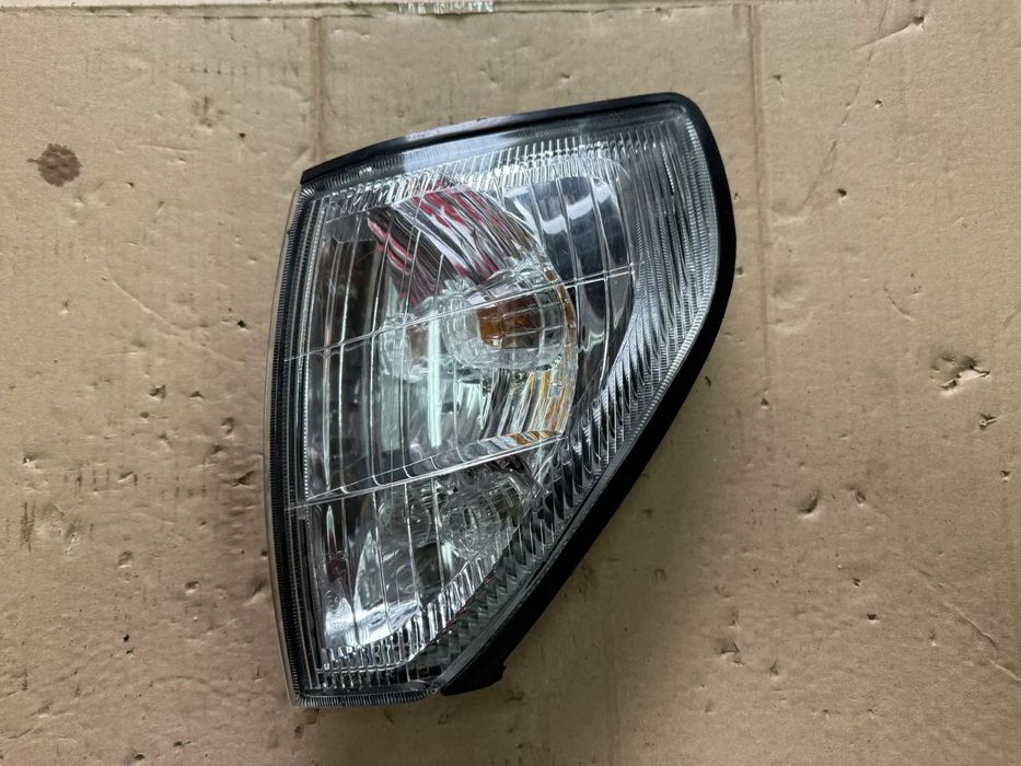 Reflektor / lampa przedni kierunkowskaz Toyota Land Cruiser 90 - lewa strona - oryginalna