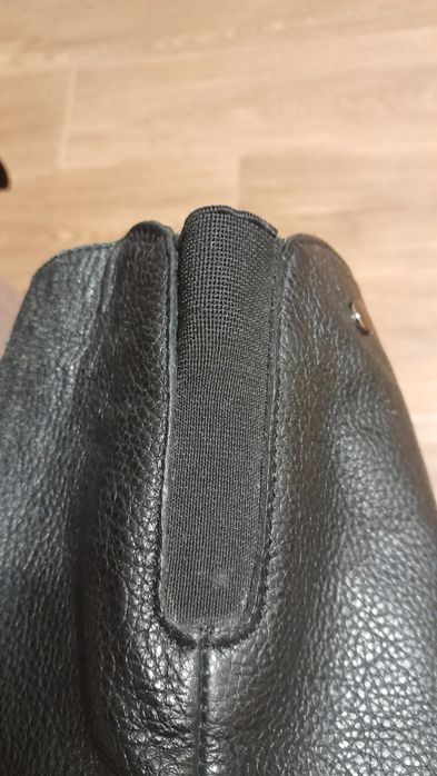 Продам жіночі зимові шкіряні чоботи.