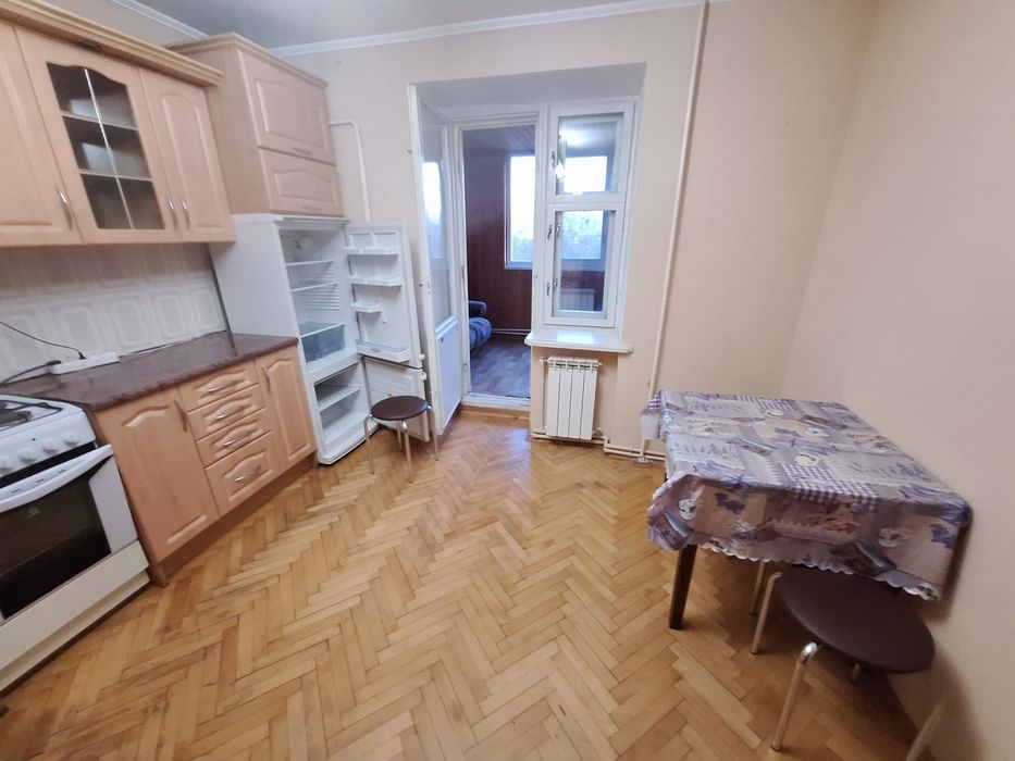 2 кімнатна квартира в Пасічній пл.68.5 кв.м з і/опаленням