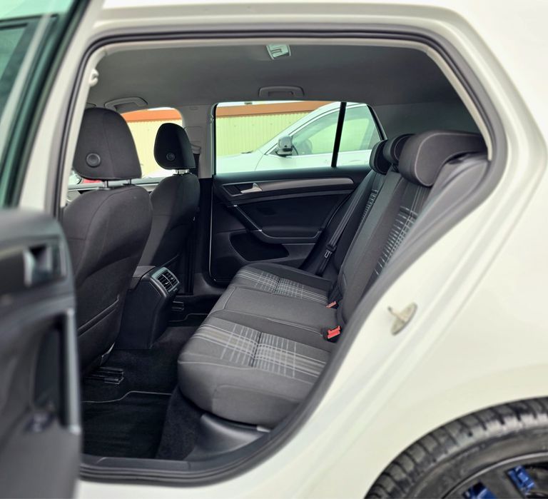 Volkswagen Golf VII R-Line 1.6Tdi 110Cv "Look Gti"