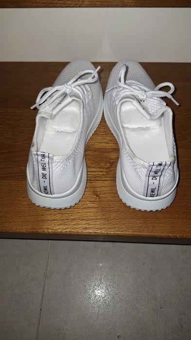 Letnie buty sneakersy r38