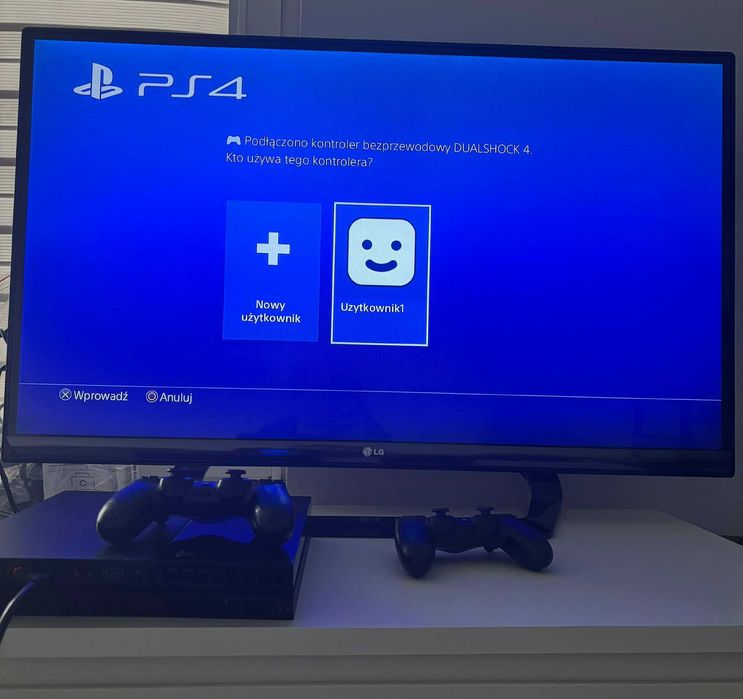 Konsola Playstation 4 + Gra