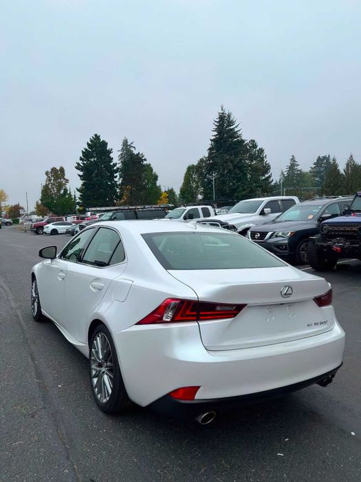 Lexus IS 300      2016