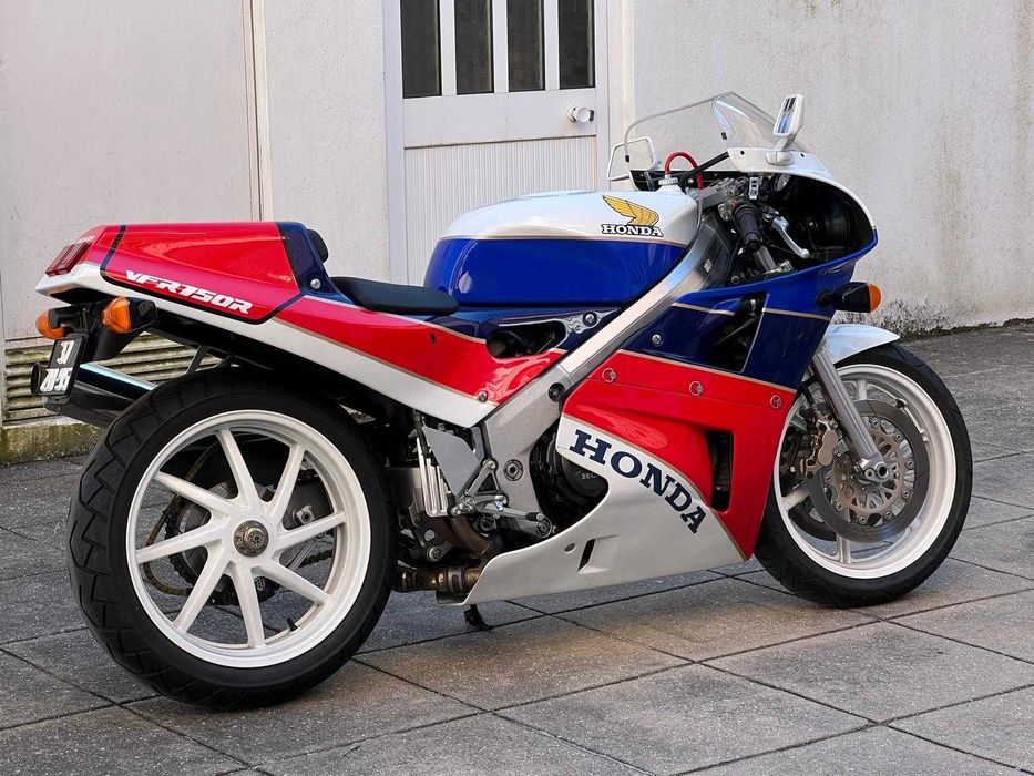 Honda RC30 VFR750R