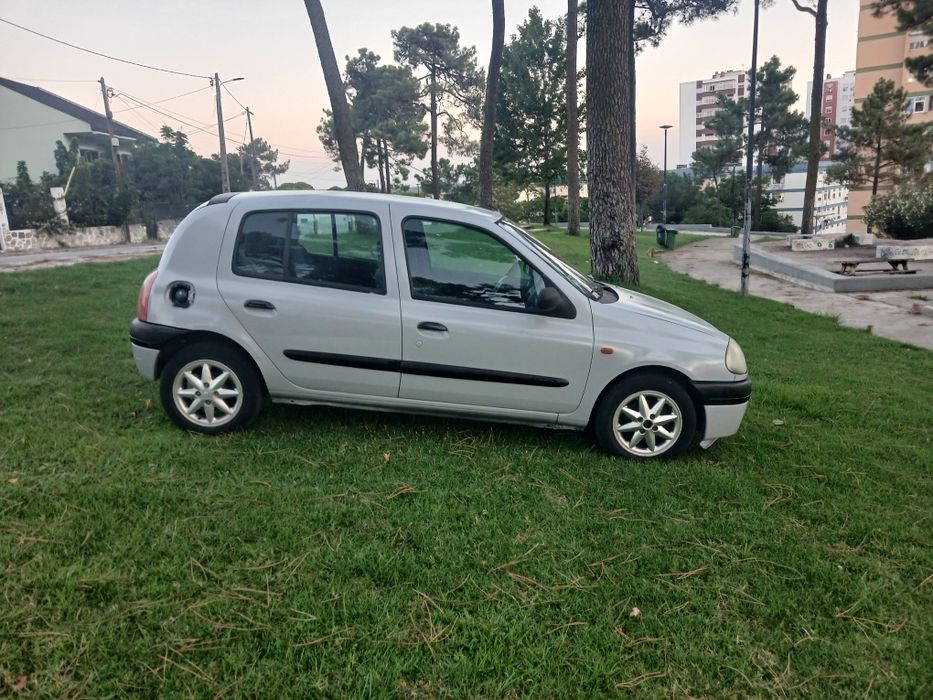 Renault clio 1.2 ano 1999
