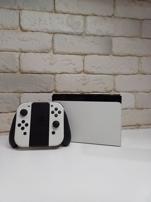 Nintendo switch OLED + чехол з 2 іграми