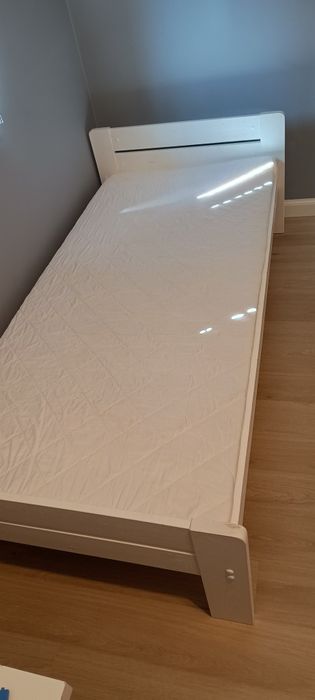 Łóżko 90x200 z materacem
