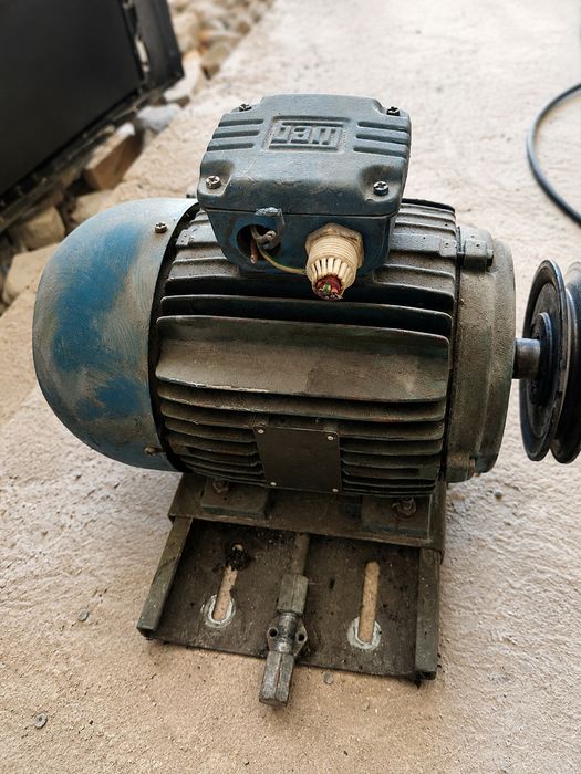 Motor Elétrico Trifásico WEG 0,70 kW (1 CV) – IP55 – 1410 rpm