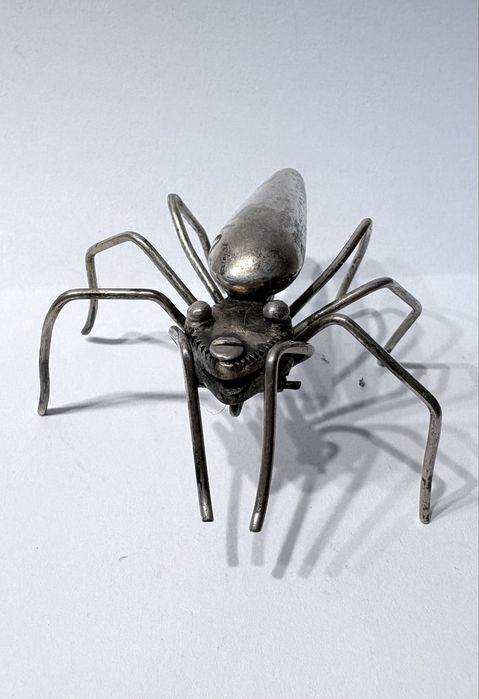Large and beautiful vintage insect-shaped brooch with silver plating