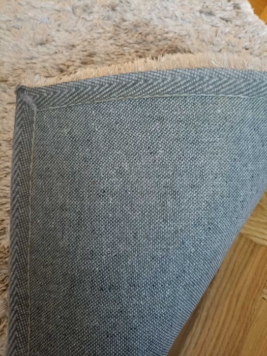 Tapetes de quarto em tons castanho claro