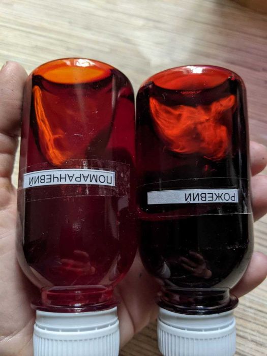 Краситель флористический через стебель для срезанных цветов.