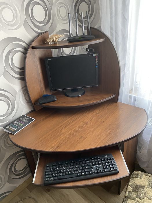 Компютерний стіл