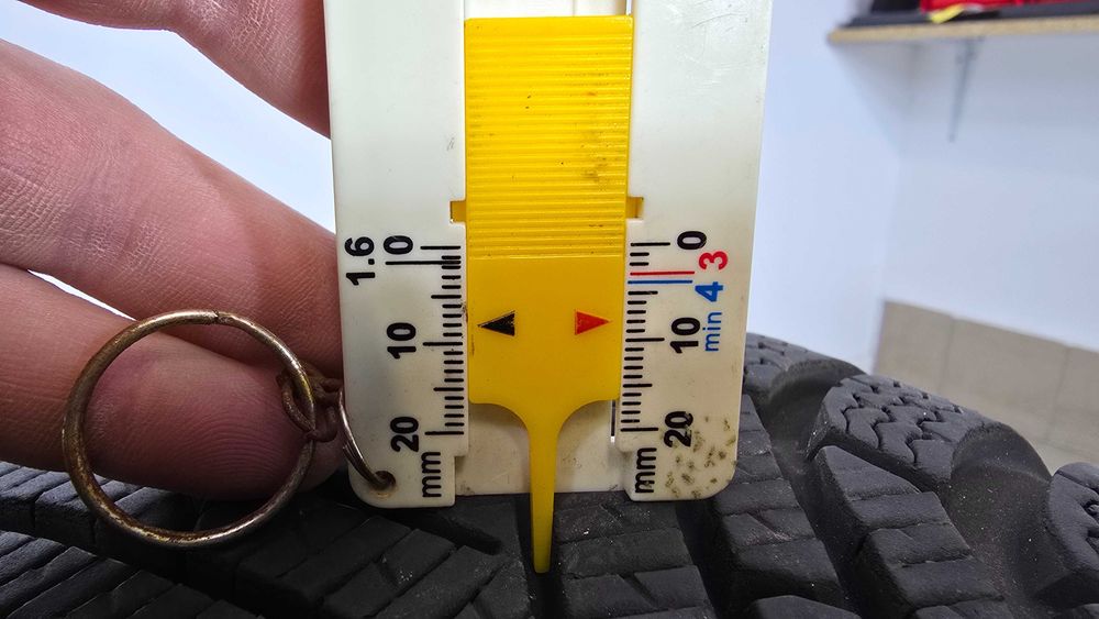 2x zimowe pirelli powergy winter 225/55/17 Jak nowe 24rok 90% bieżnika