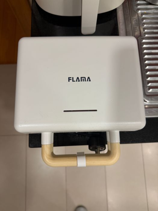Vendo Sandwicheira FLAMA Branco Pérola, como nova