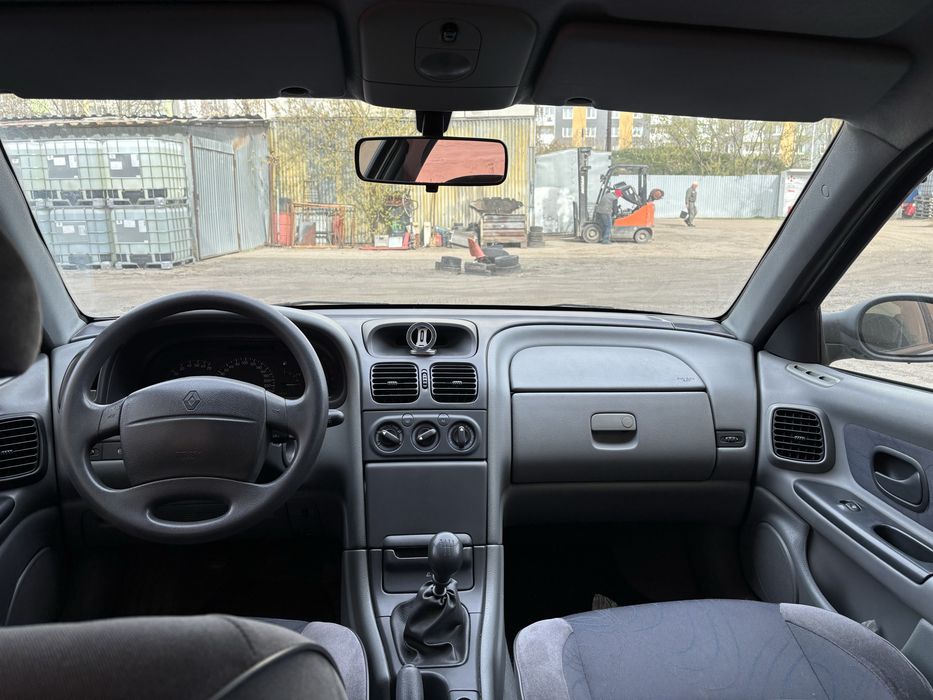 Renault Laguna 1