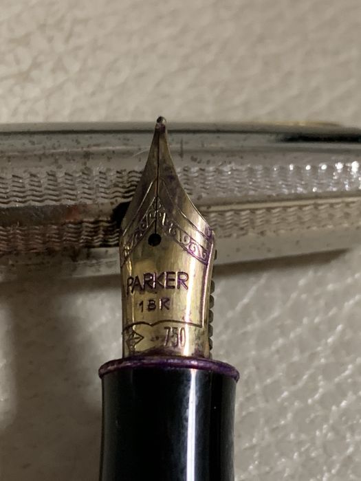 Продам ручку Parker с золотым пером