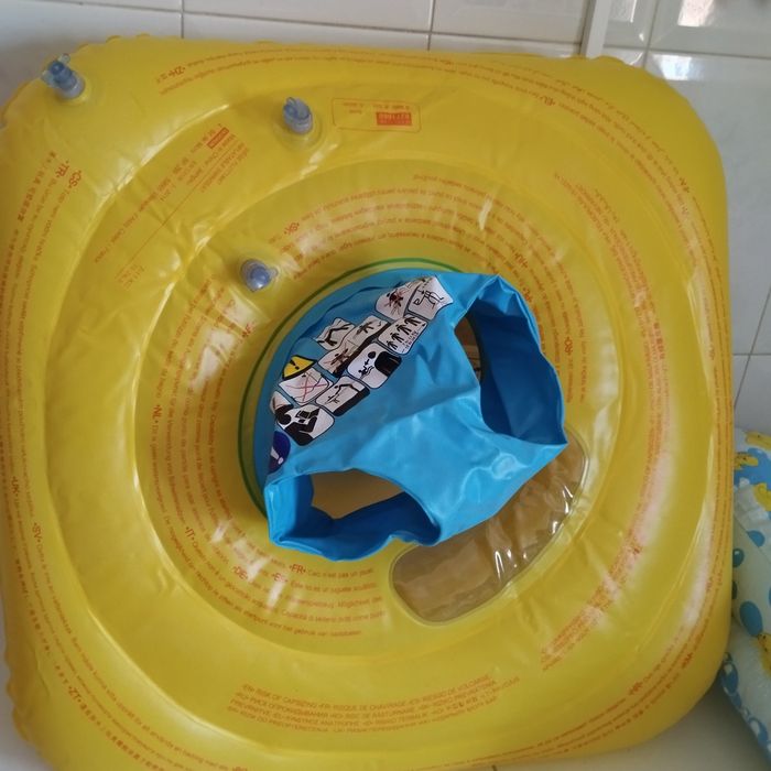 Bóia para bebé com bastante segurança