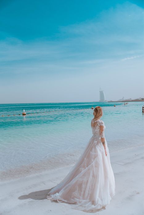 Весільна сукня.