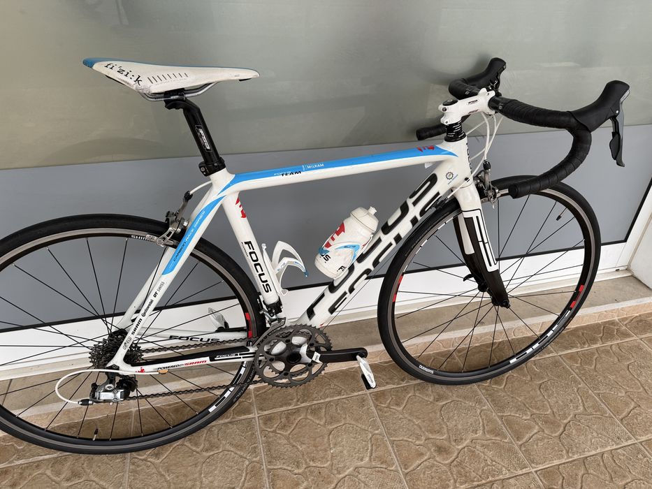 Bicicleta de estrada em carbono! Barata!!